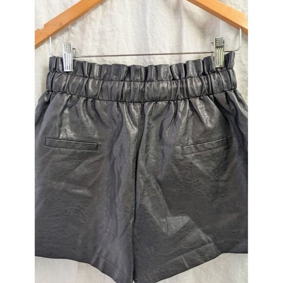 SChhjzpj women's size medium faux leather shorts elastic waist, 2" inseam C6 - Picture 4 of 9